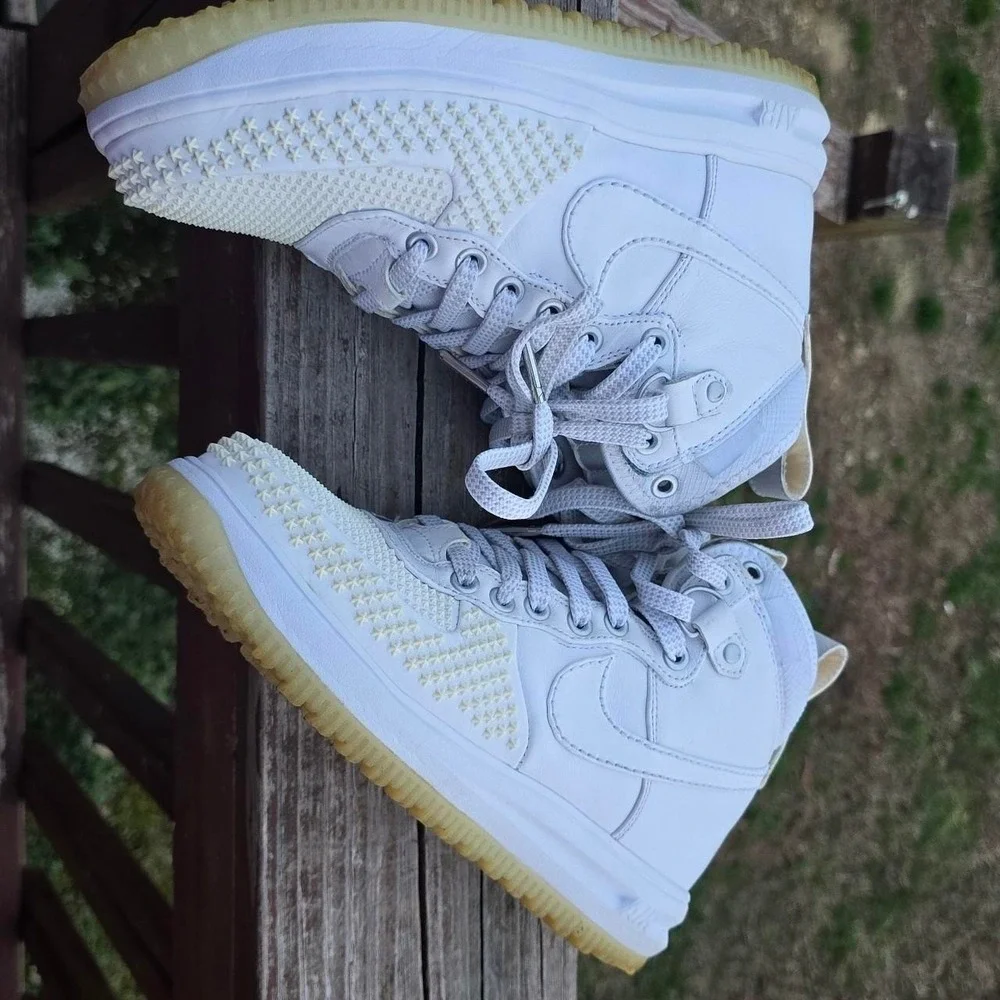 NIKE AIR LUNAR FORCE 1 DUCKBOOT WHITE SZ 6 805899-101.  EUC